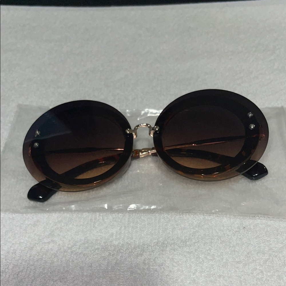 Stylish Brown Round Sunglasses
